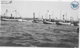 Barcas repletas de personas