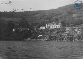 Paisaje de los alrededores del Astillero de San Felipe con un barco en construcción